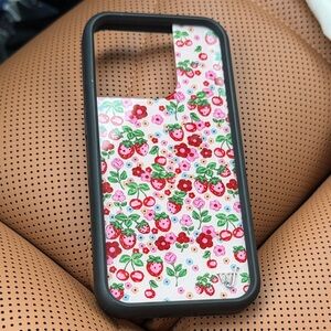 Wildflower Berry World IPhone 16 pro case